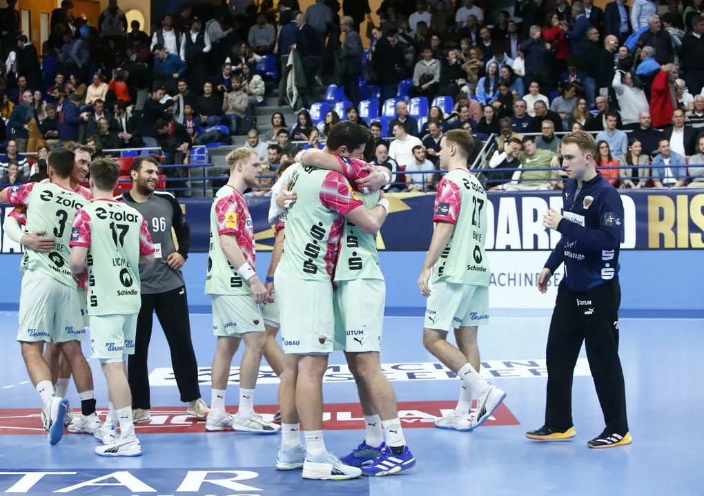 Füchse win thriller in Paris, Sporting too strong for Dinamo