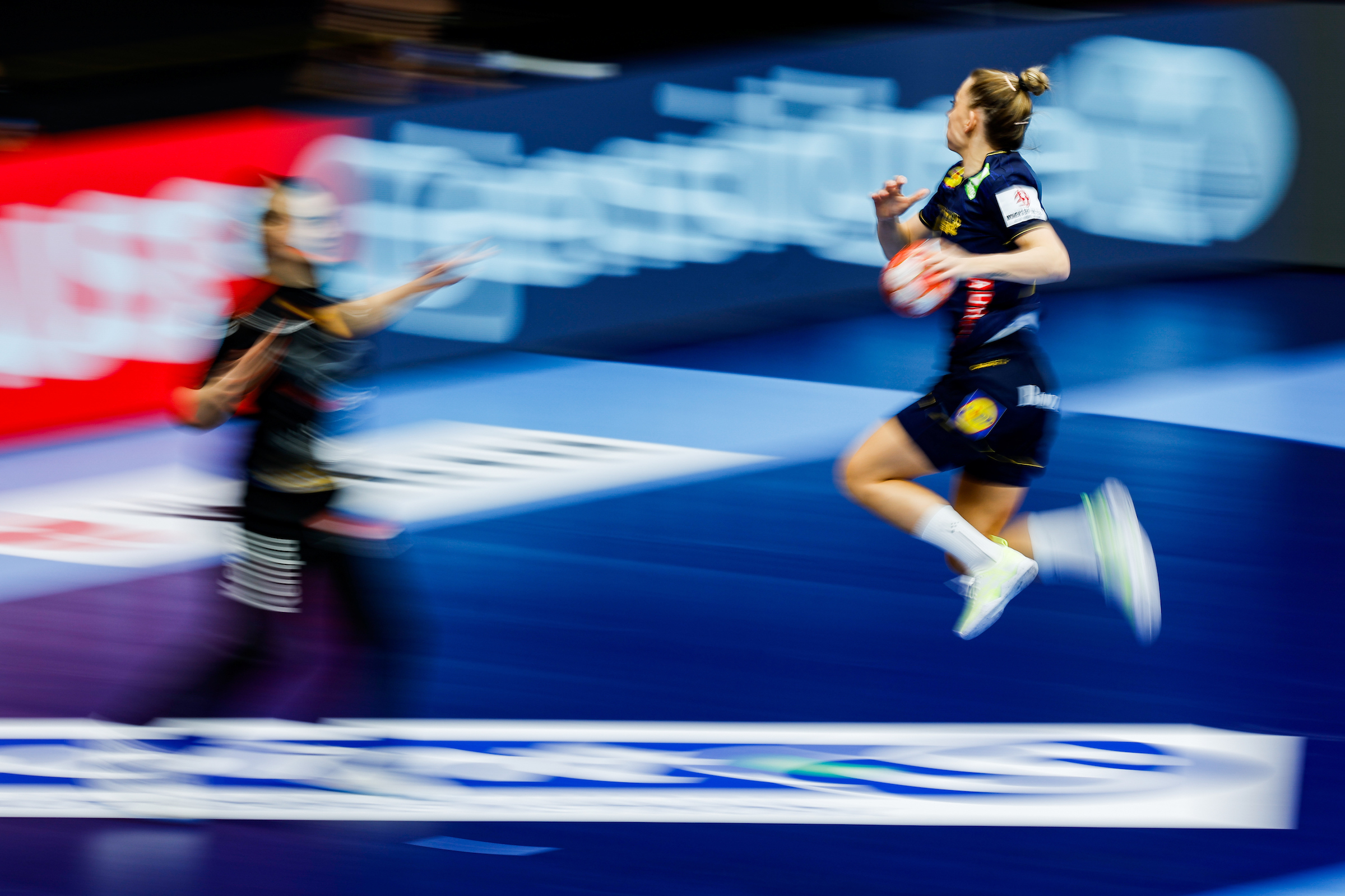 Semi-final race heats up in Debrecen