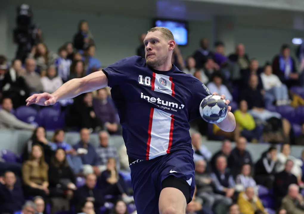Paris overcome bad start to take points in Porto
