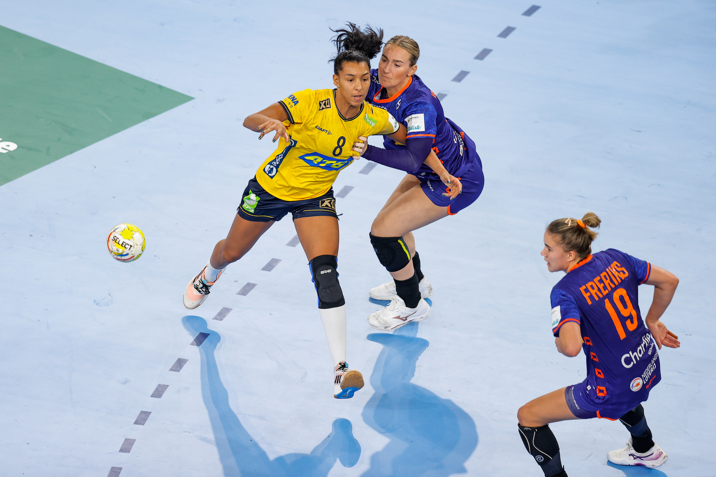 Sweden take fifth as Roberts reaches milestones - Vimarsana News