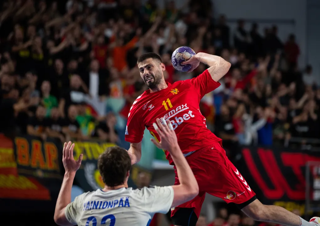 SUMMARY: Close wins for Greece, Montenegro and Spain on opening night