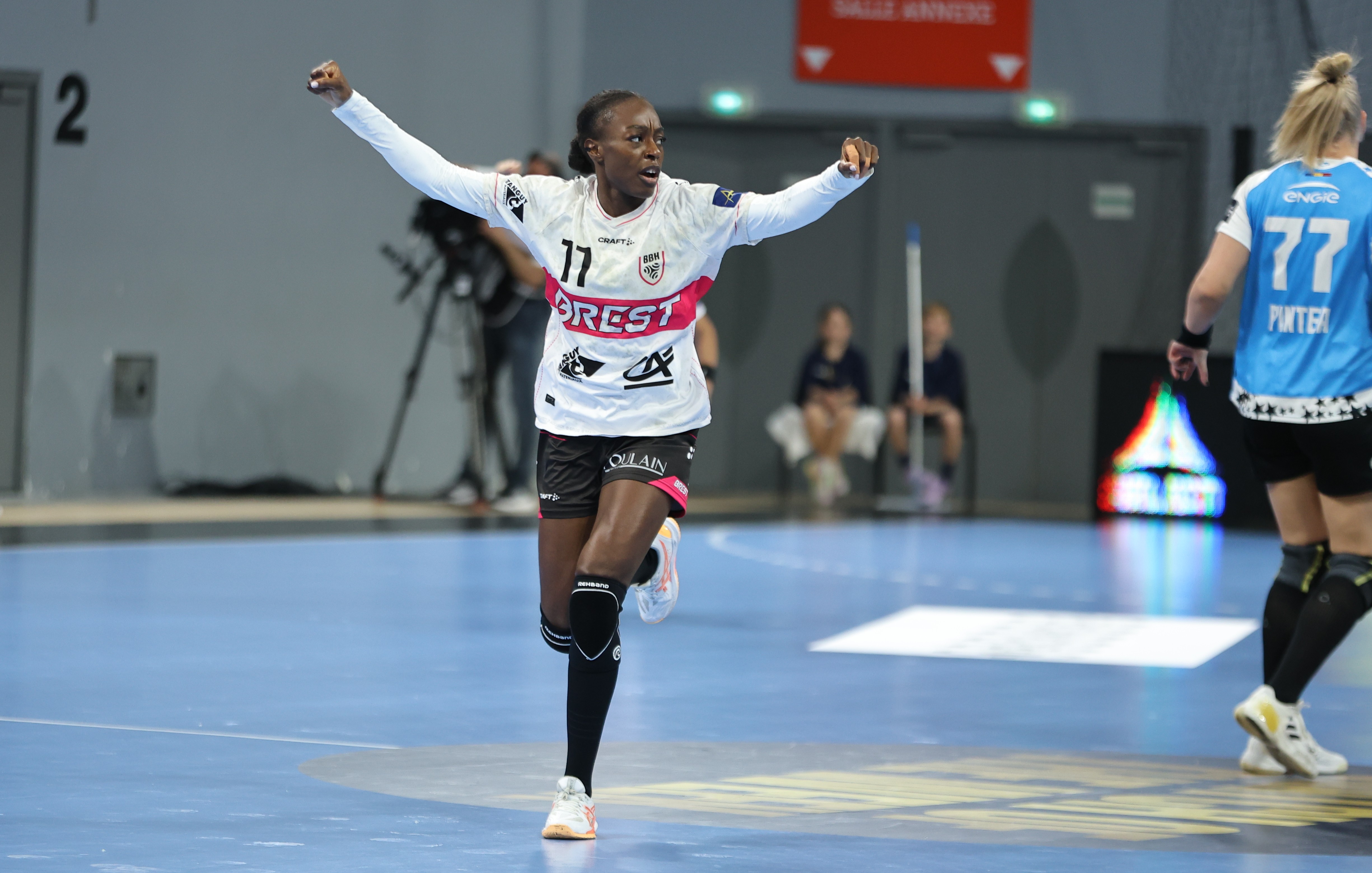 Brest and Györ maintain perfect record; Podravka and Odense share spoils